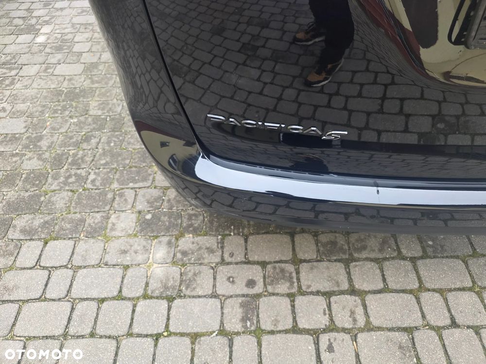 Chrysler Pacifica - 8