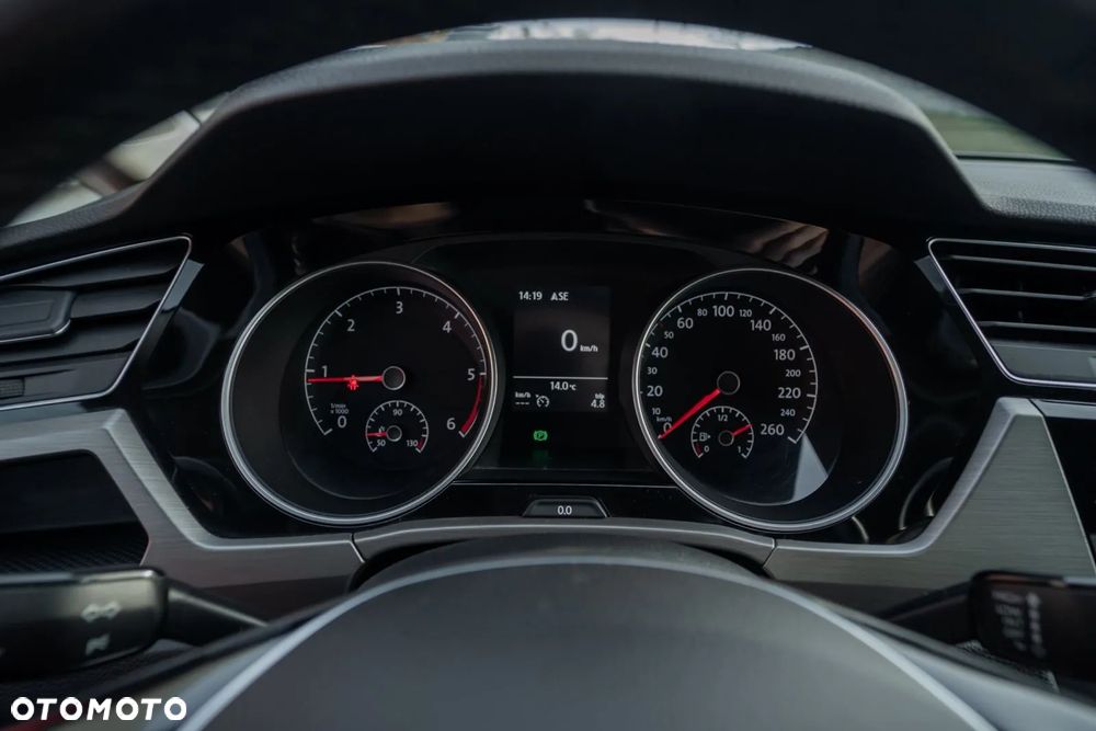 Volkswagen Touran 1.6 TDI SCR (BlueMotion Technology) Comfortline - 19