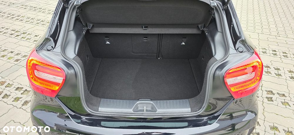 Mercedes-Benz Klasa A 180 AMG Line - 23