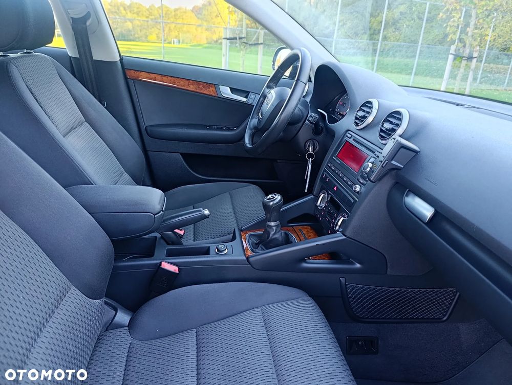 Audi A3 Sportback 1.6 TDI Attraction - 17