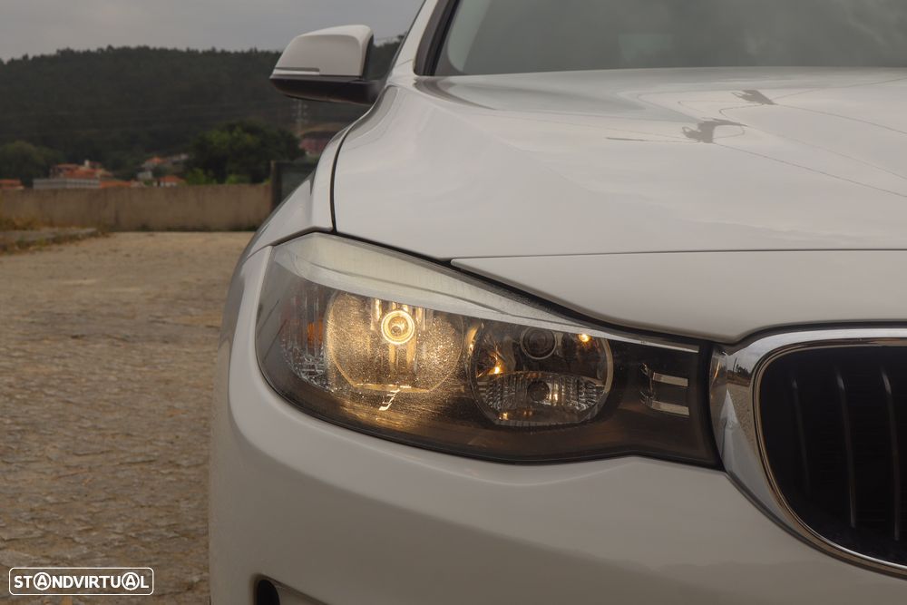 BMW 320 d xDrive Sport Line — fotografia 12