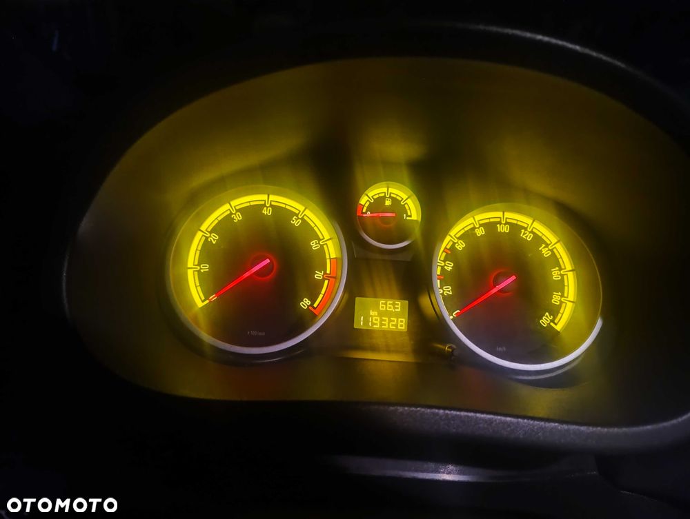 Opel Corsa - 8