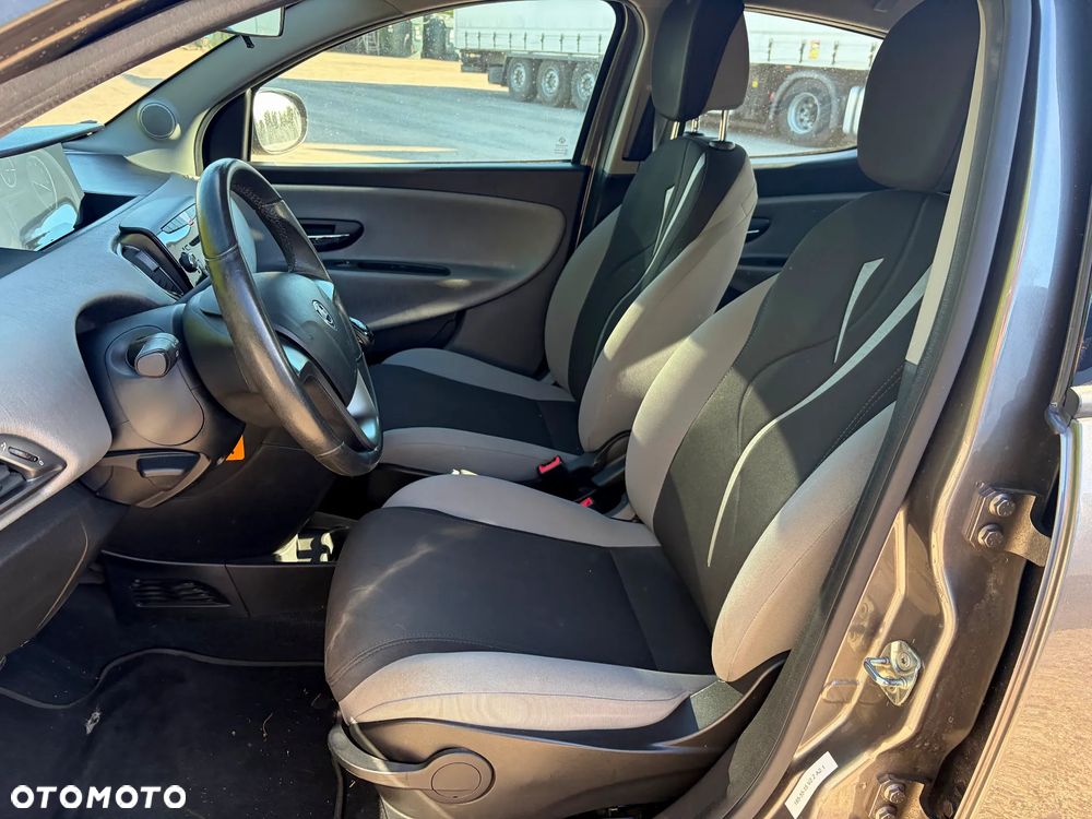 Lancia Ypsilon 1.2 8V Gold - 3