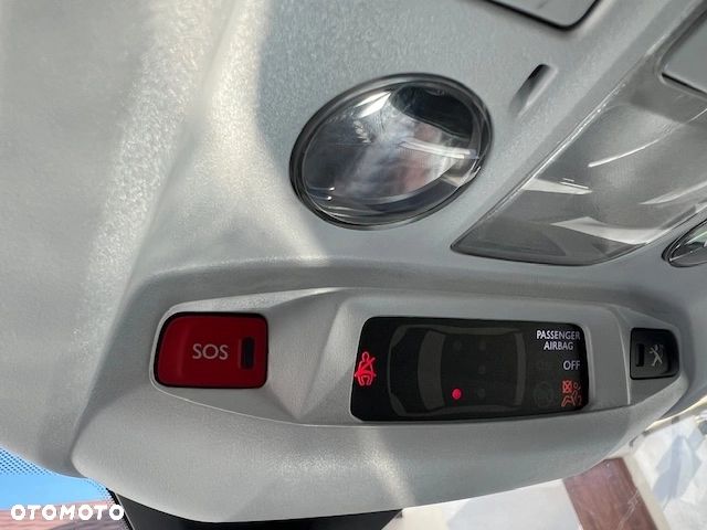 Peugeot 3008 1.5 BlueHDi Active S&S EAT8 - 22