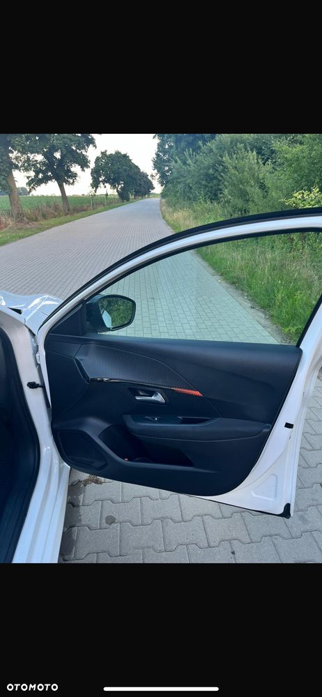 Peugeot 208 - 8