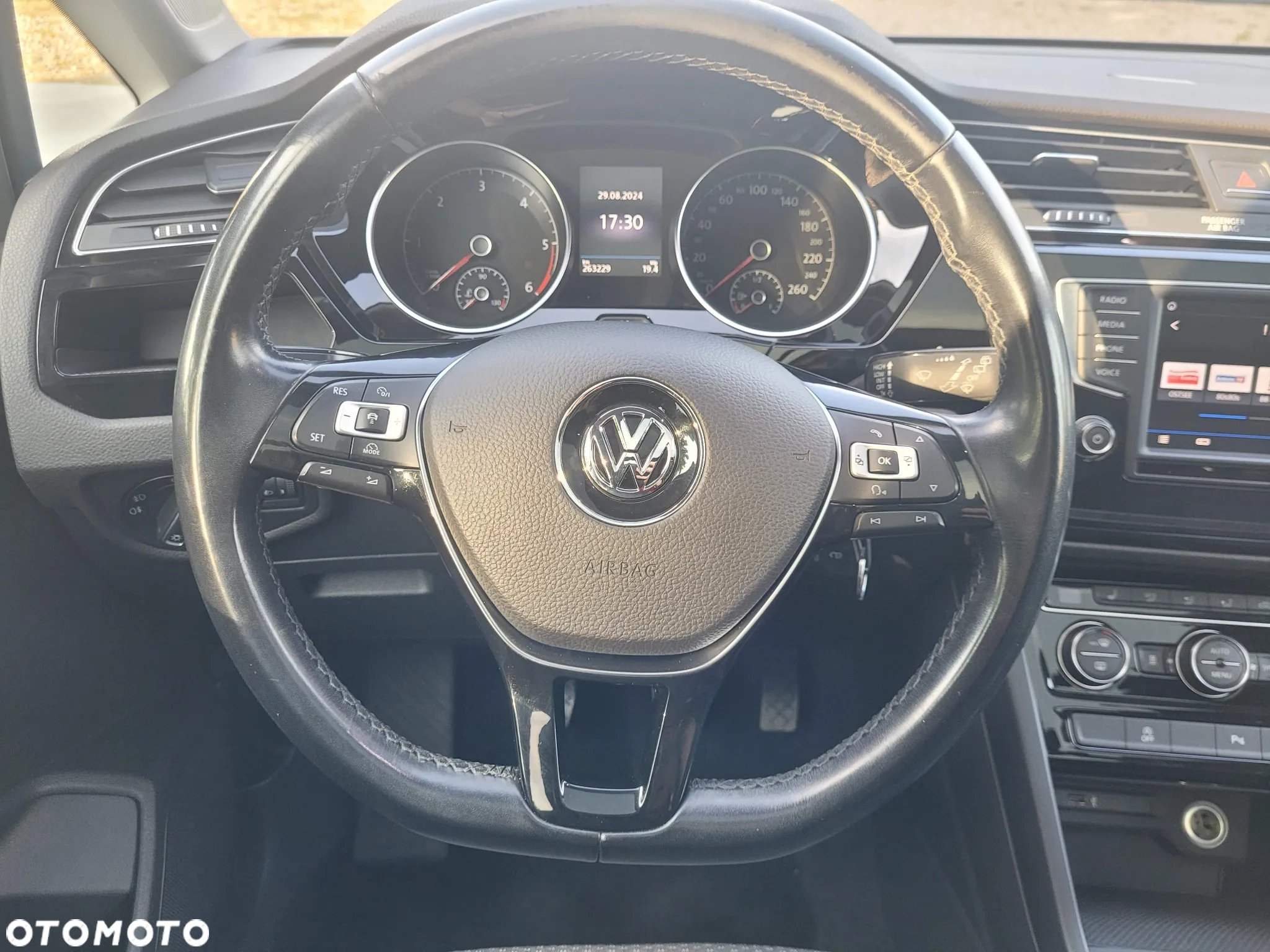 Volkswagen Touran 2.0 TDI BMT Comfortline - 8