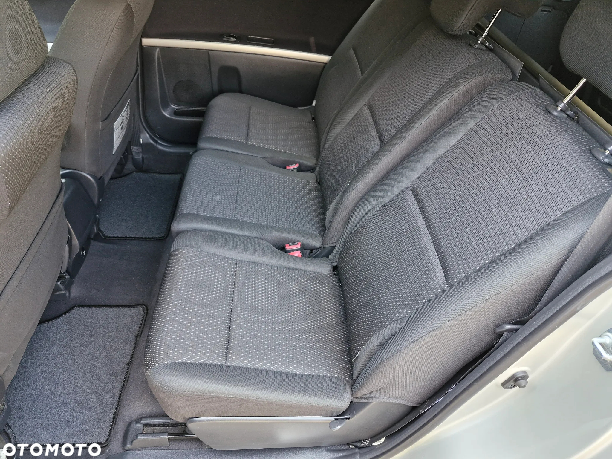 Toyota Corolla Verso 1.8 Gold + - 9