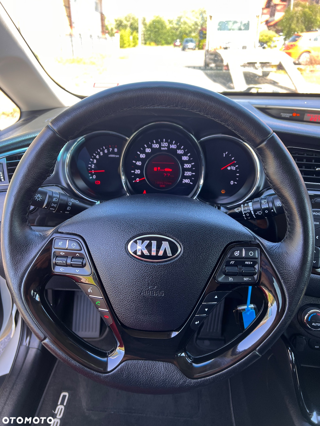 Kia Ceed - 12