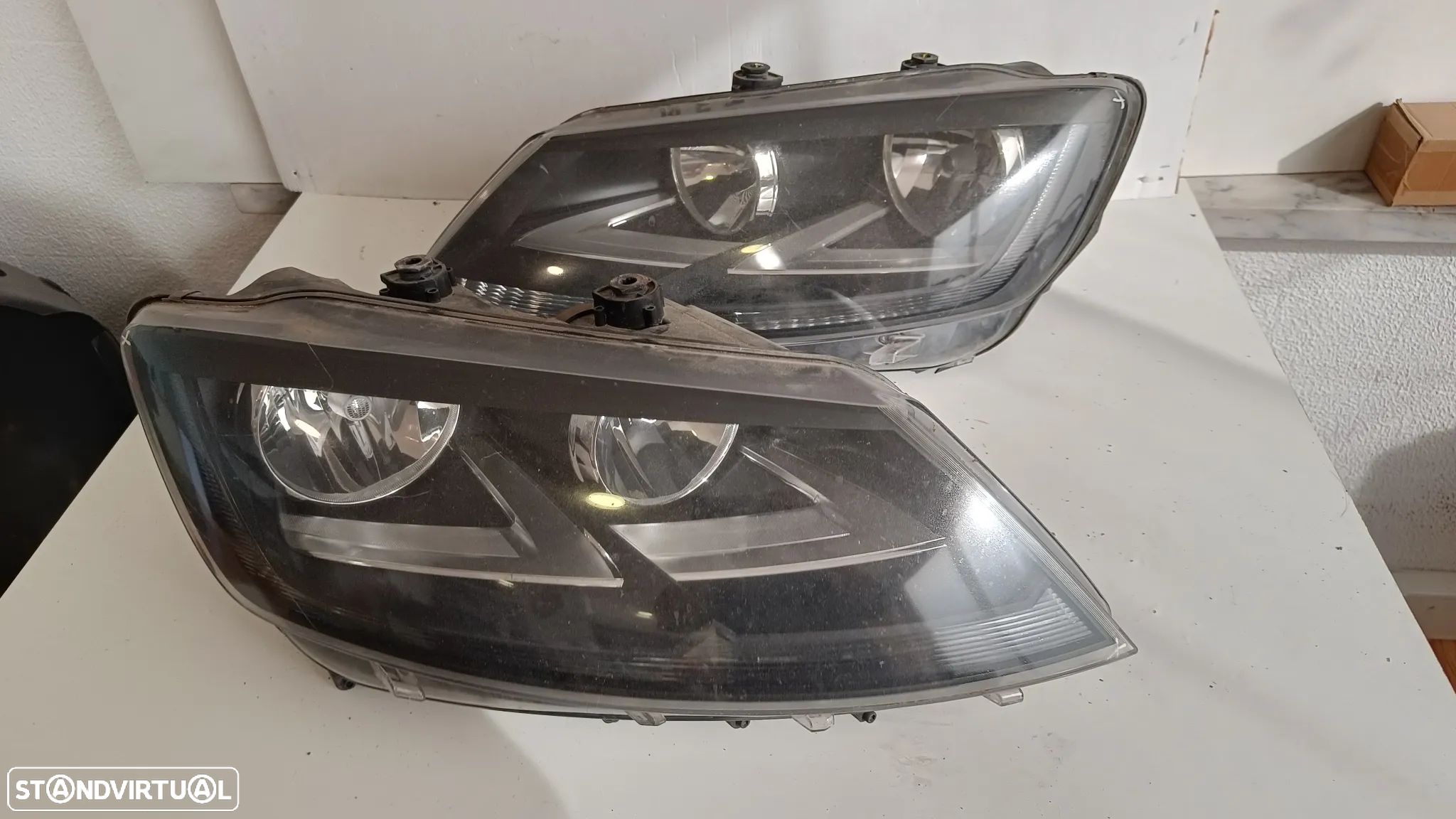 Farol óptica esquerdo SEAT Alhambra 2011 - 1