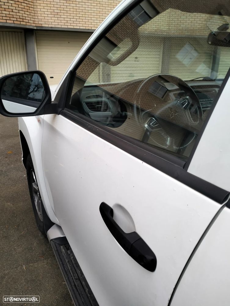 Mitsubishi L200 2.3 DI-D Space Cab Invite Strakar Look 4WD - 24