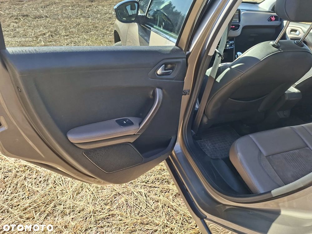 Peugeot 2008 1.6 e-HDi Allure S&S - 11