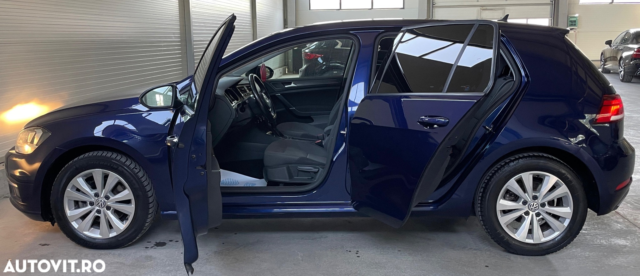 Volkswagen Golf 2.0 BlueTDI DSG Comfortline - 32