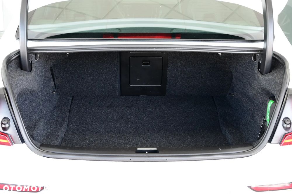 Volvo S60 T4 R-Design - 33