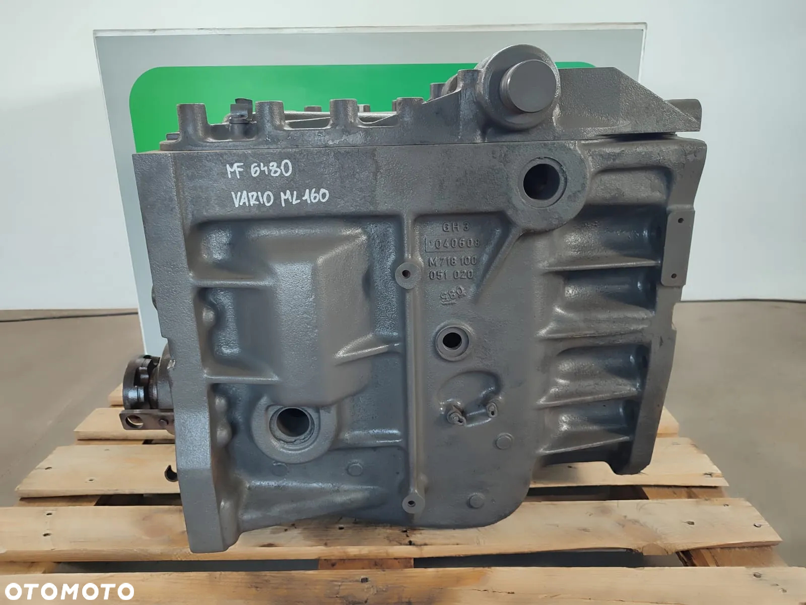 Obudowa skrzyni biegów M718100051020 MASSEY FERGUSON 6480 - 7
