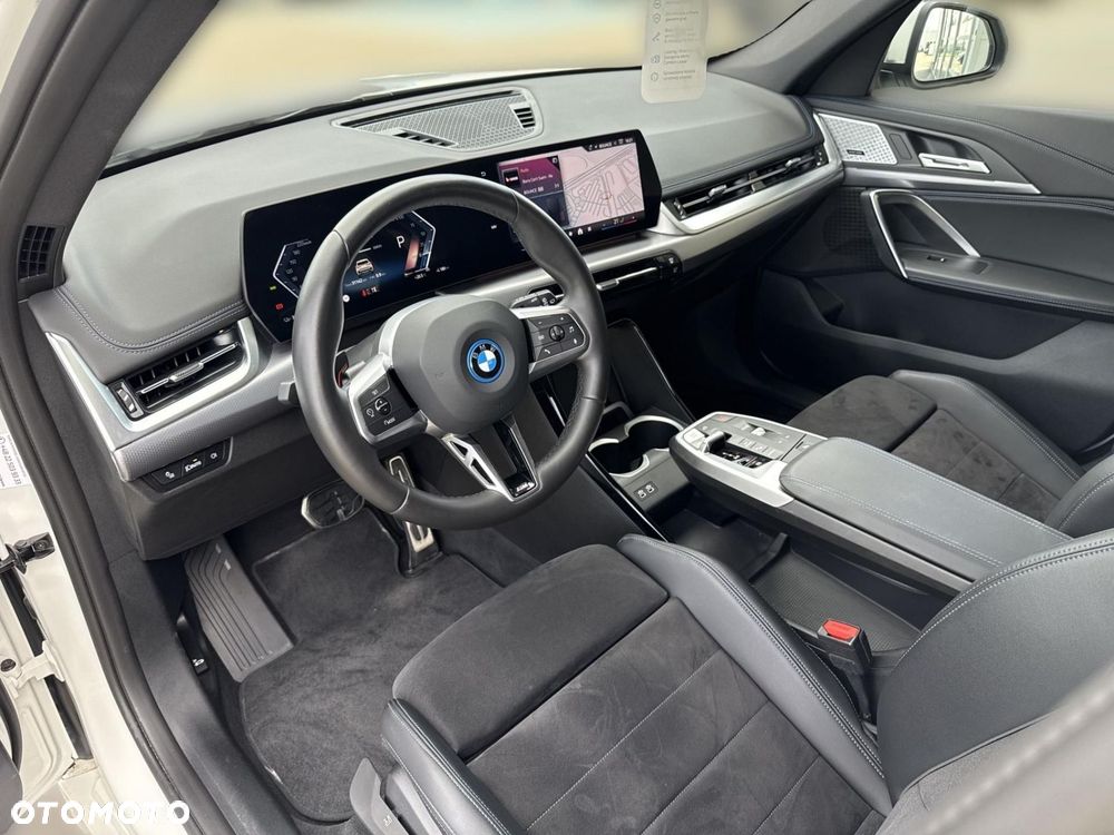 BMW iX1 eDrive20 66.5kWh M Sport - 5