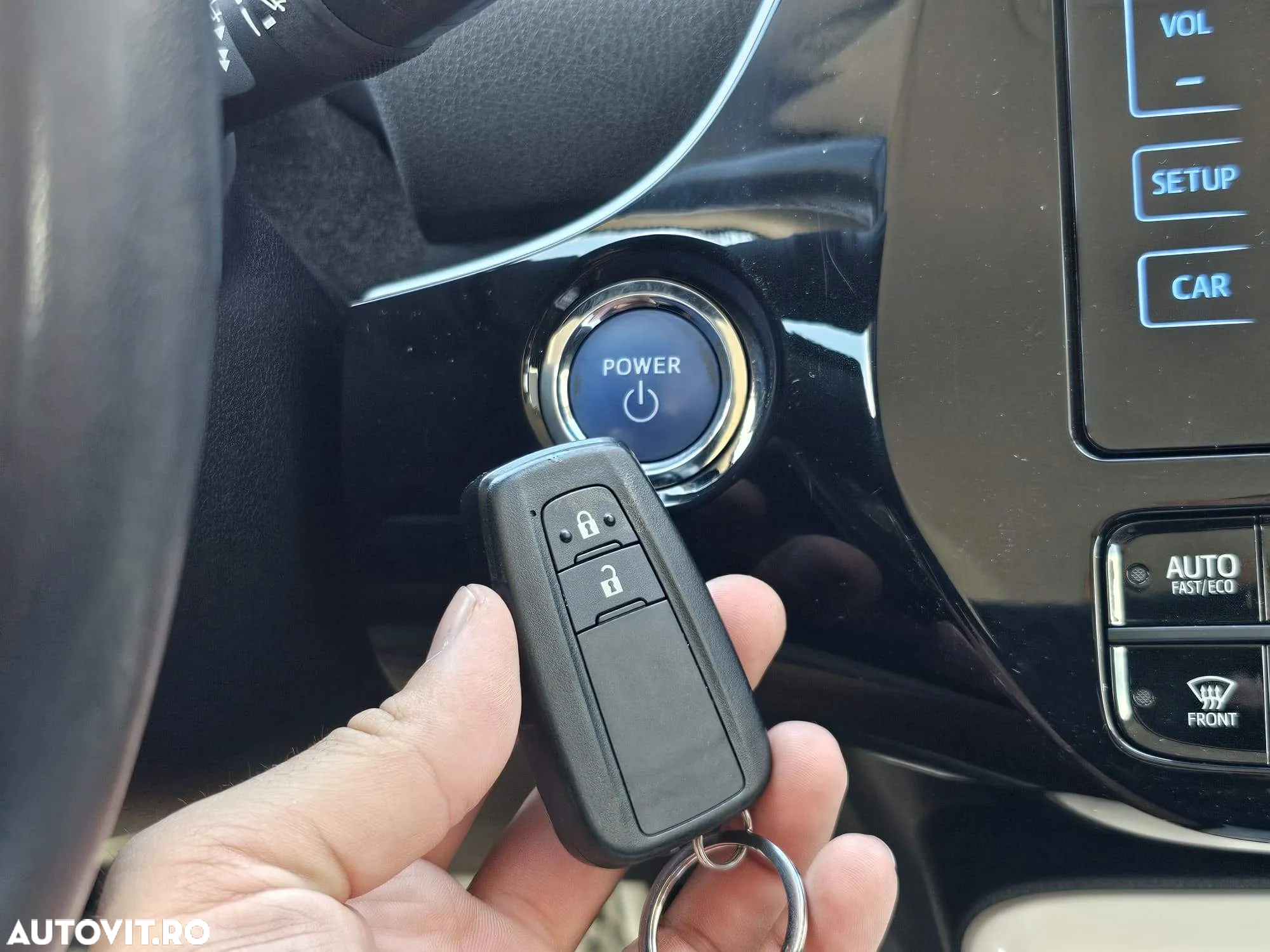 Toyota Prius (Hybrid) Comfort - 15