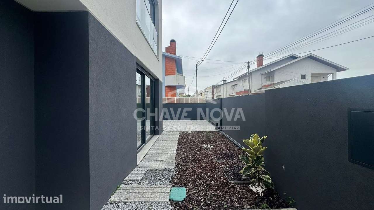 Moradia T3 Nova c/piscina em fase final de acabamentos — Serzedo - Grande imagem: 2/18