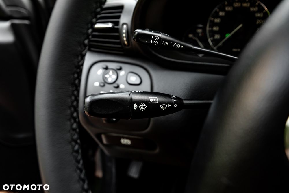 Mercedes-Benz Klasa C 320 4Matic Avantgarde Sport Edition - 34