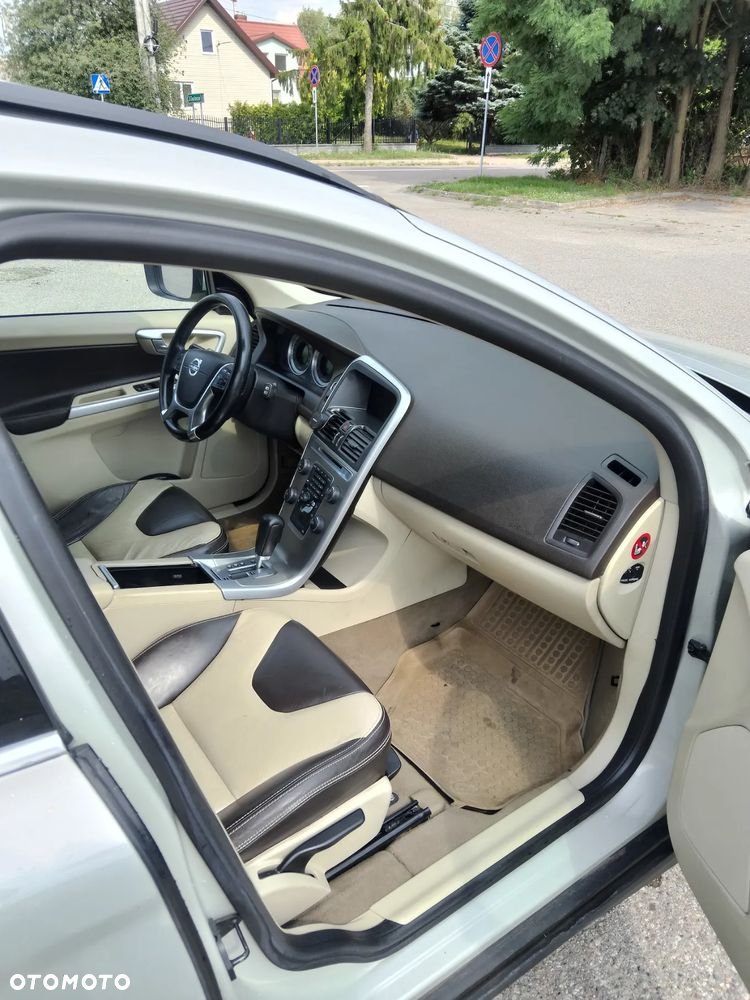 Volvo XC 60 D3 Momentum - 3