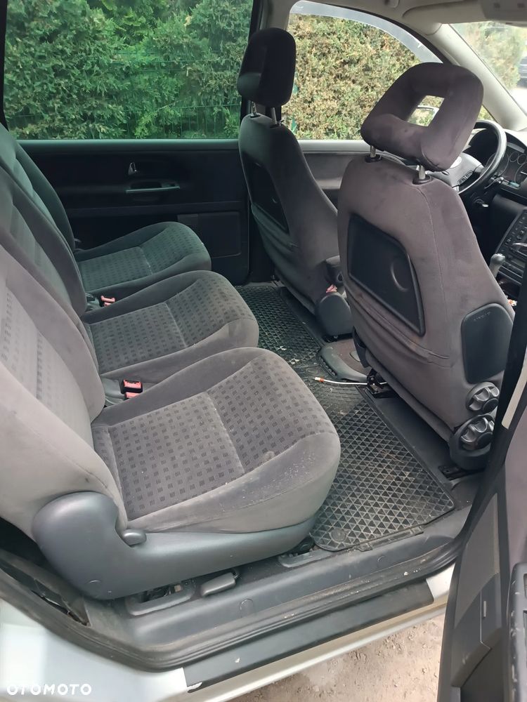 Volkswagen Sharan 1.9 TDI Highline - 4