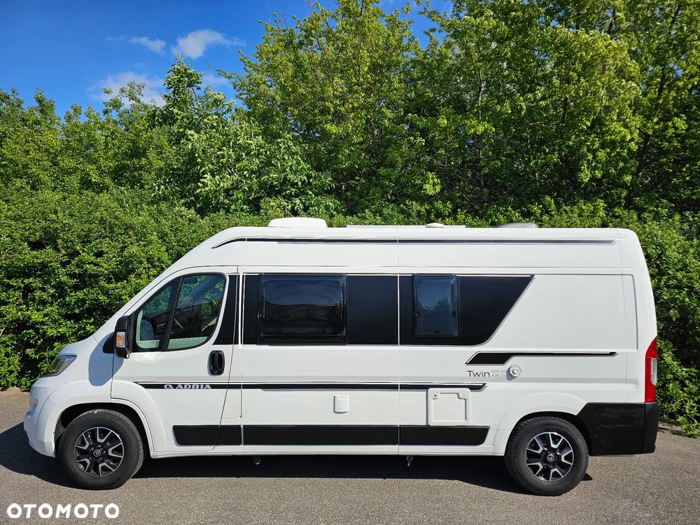 Adria TWIN 600 LUX Zimowy Hak MAX doposażony - 3
