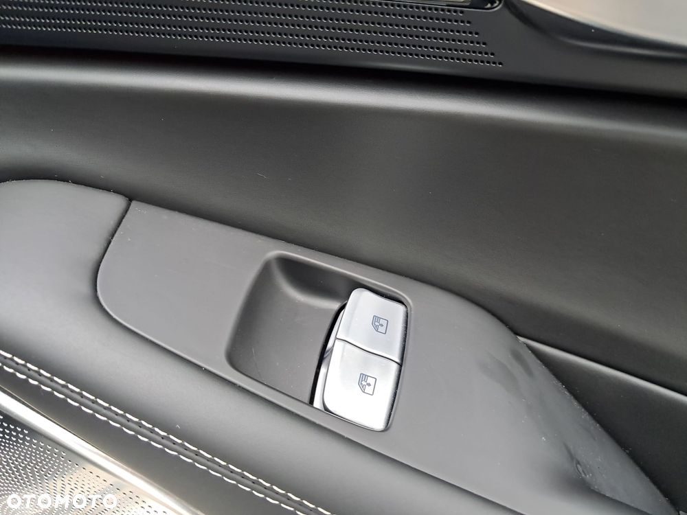 Genesis G90 - 12