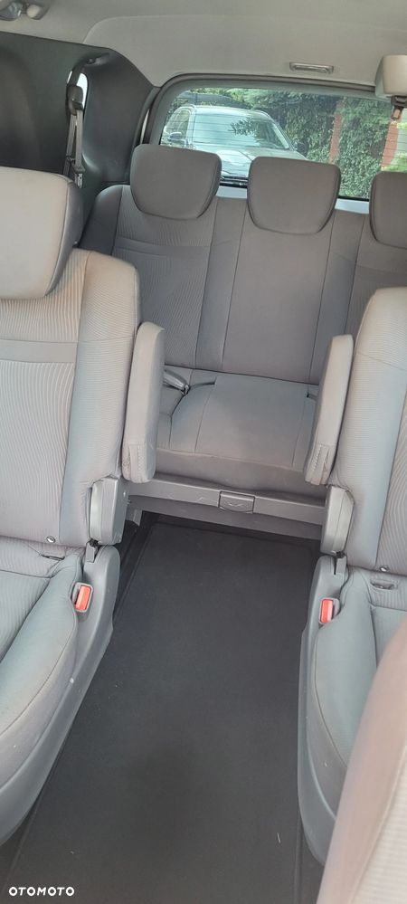 SsangYong/KGM Rodius 2.2 D Turismo - 13