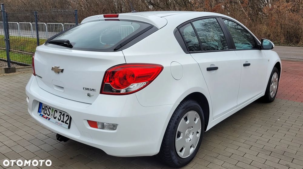 Chevrolet Cruze 1.6 LS - 6