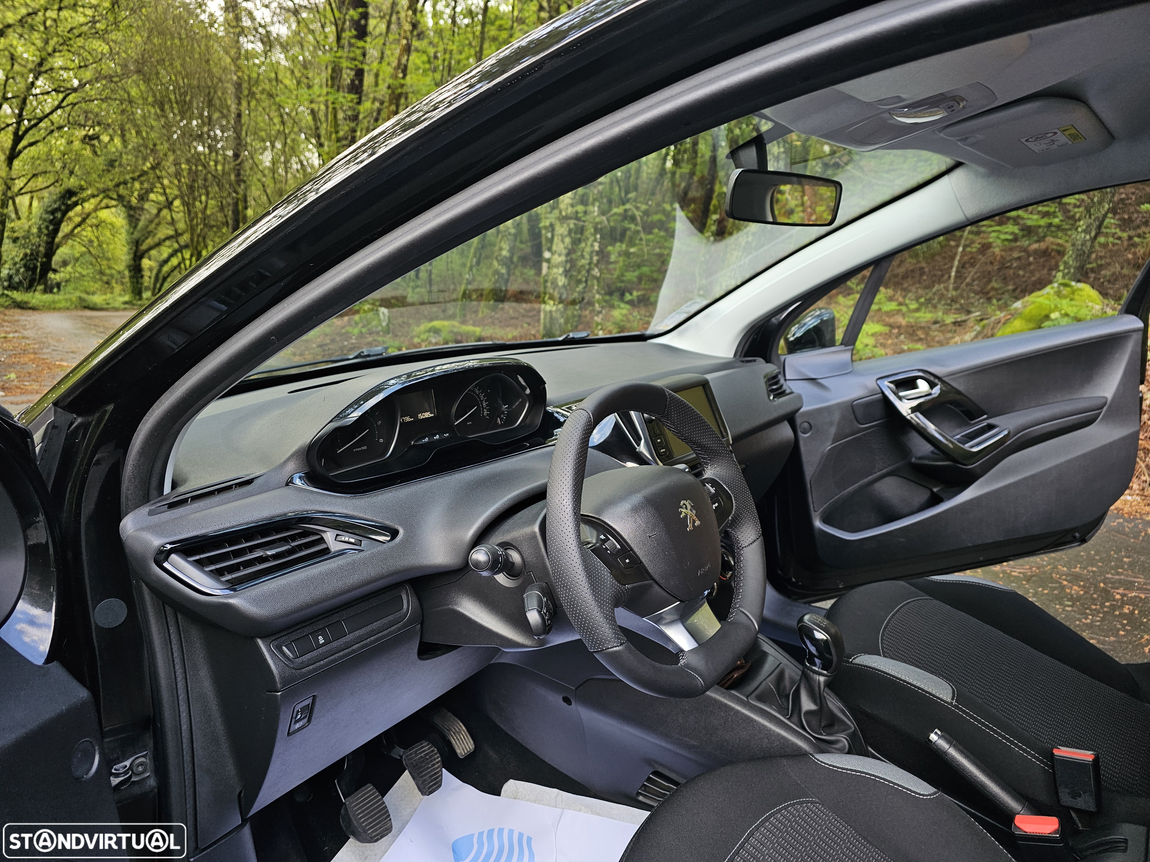 Peugeot 208 e-HDi 92 Stop&Start Allure - 11
