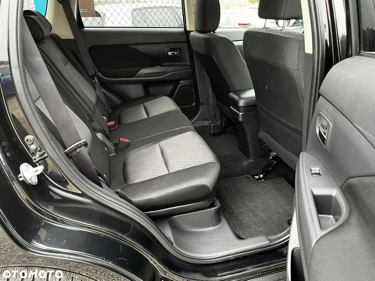 Mitsubishi Outlander 2.0 Instyle + 4WD CVT - 30