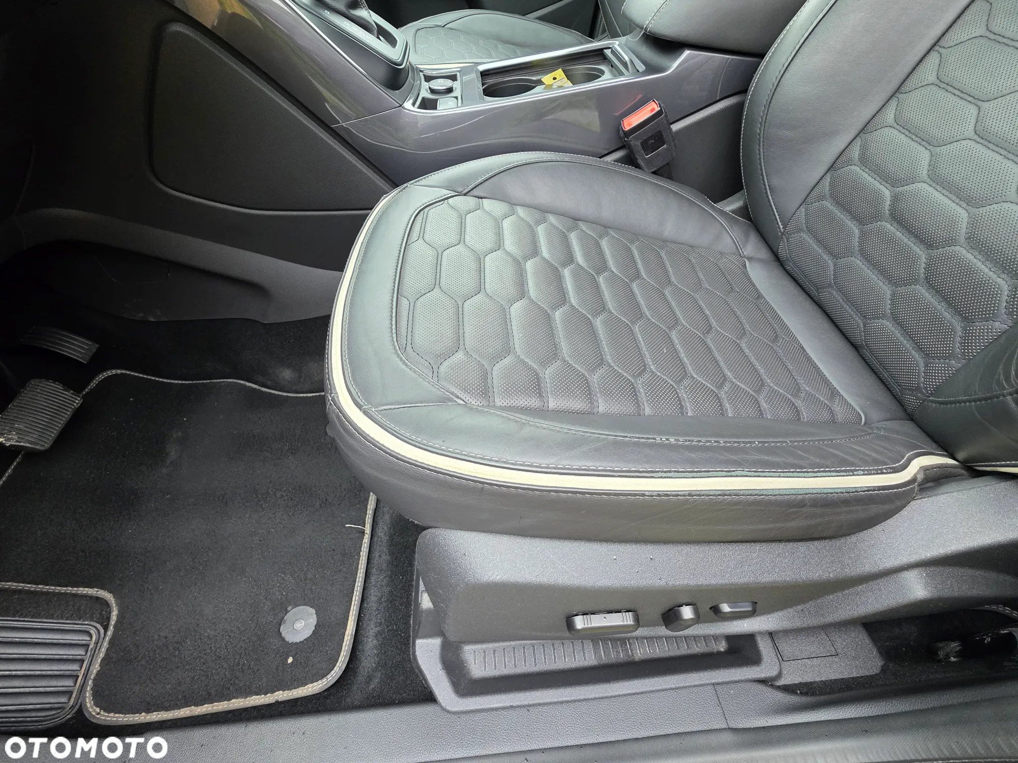 Ford Kuga - 11
