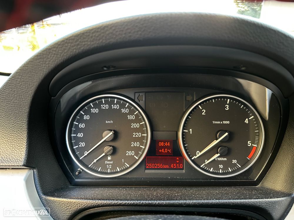 BMW 318 d Navigation - 12