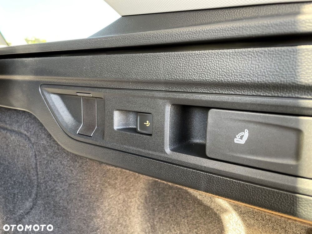 Volkswagen Passat Variant 2.0 TSI Business Plus DSG - 20