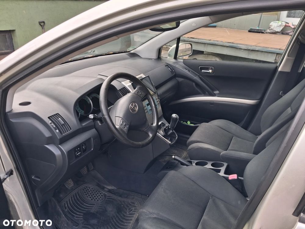 Toyota Corolla Verso - 5