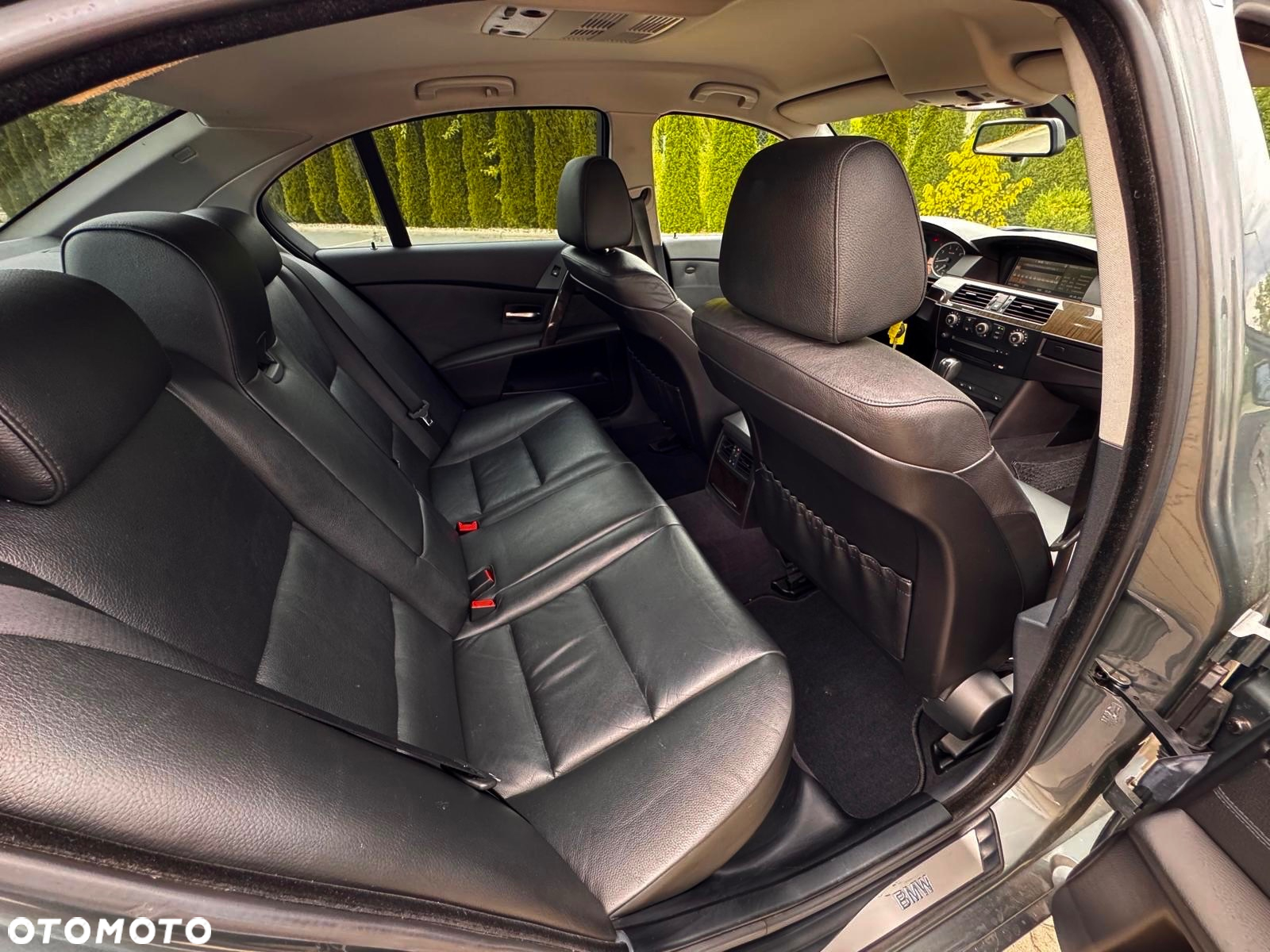 BMW Seria 5 545i - 29