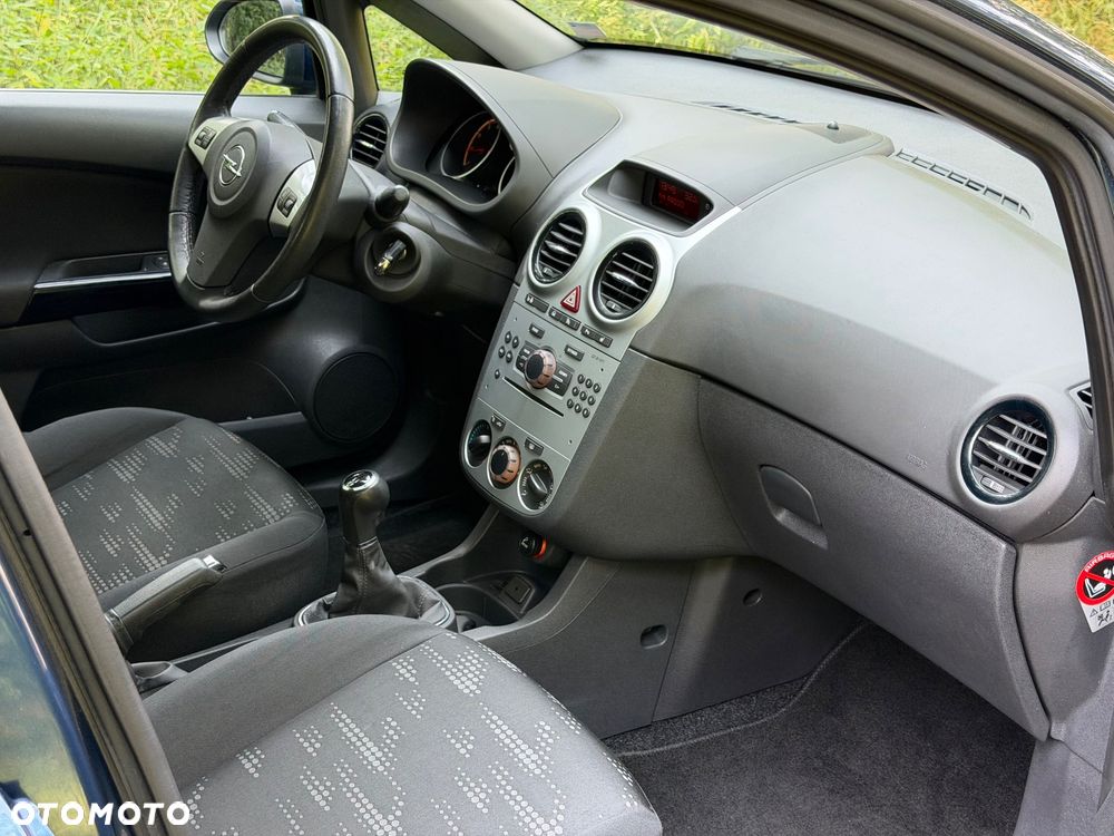 Opel Corsa 1.4 16V Satellite - 18