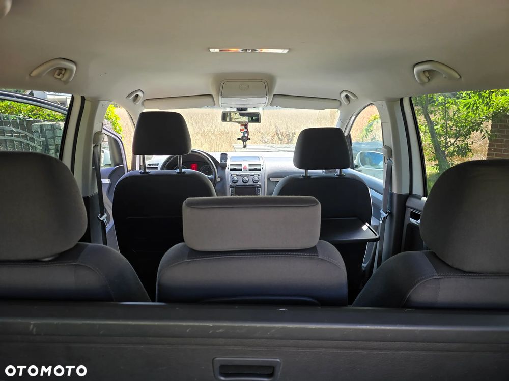 Volkswagen Touran - 24