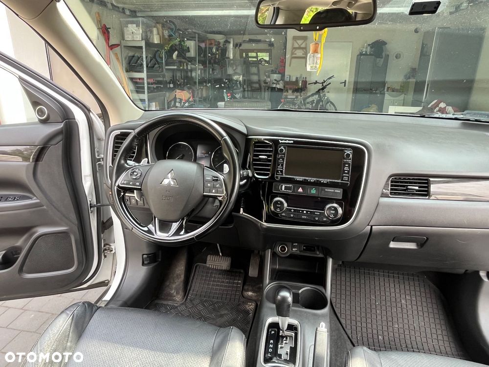 Mitsubishi Outlander 2.0 Instyle Navi 4WD CVT - 15