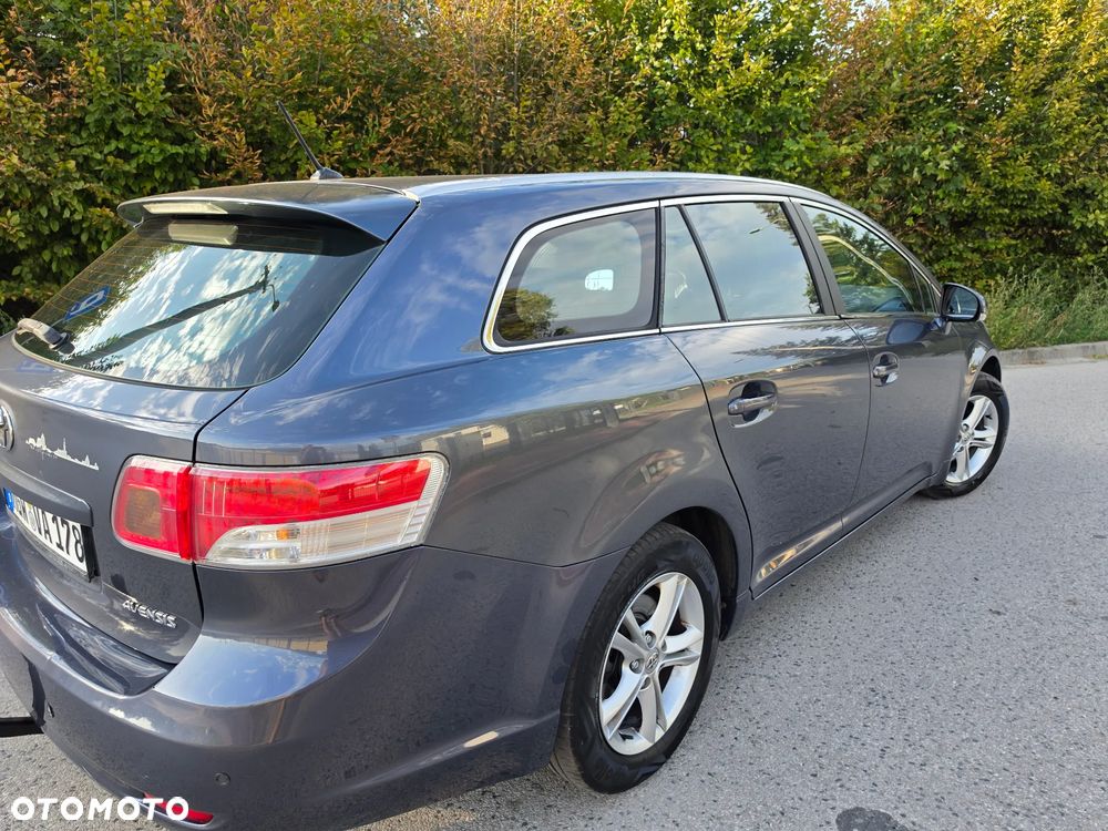 Toyota Avensis 1.8 Comfort - 9