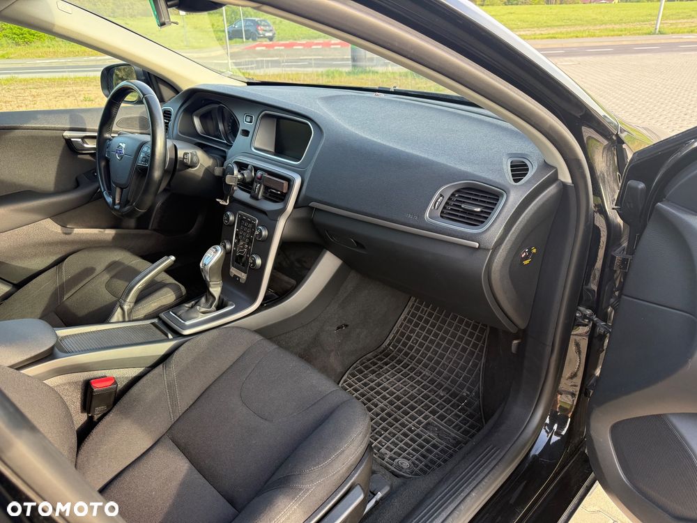 Volvo V40 D3 Momentum - 9