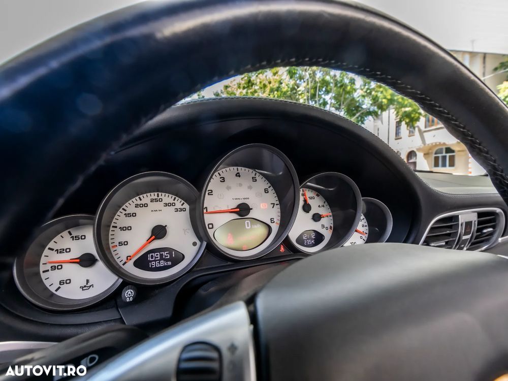 Porsche 911 Carrera 4 S Cabrio - 31