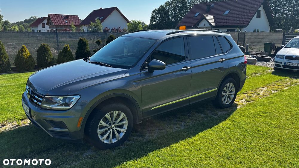 Volkswagen Tiguan - 1