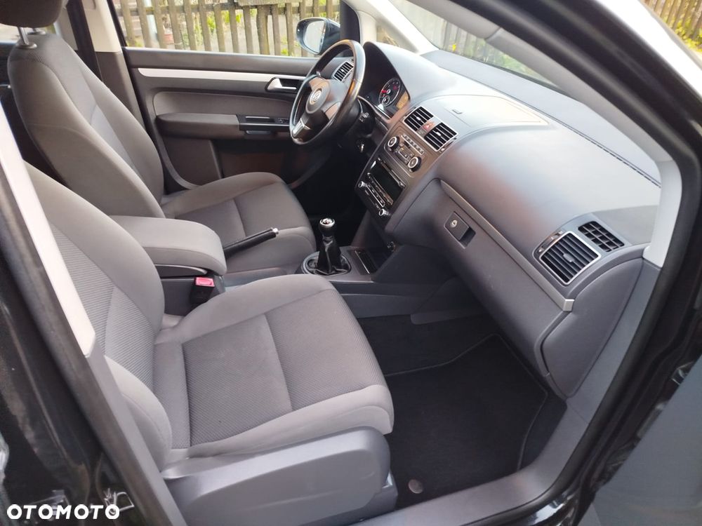 Volkswagen Touran - 15