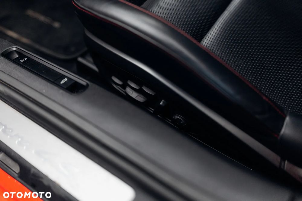 Porsche 911 Carrera 4S - 31