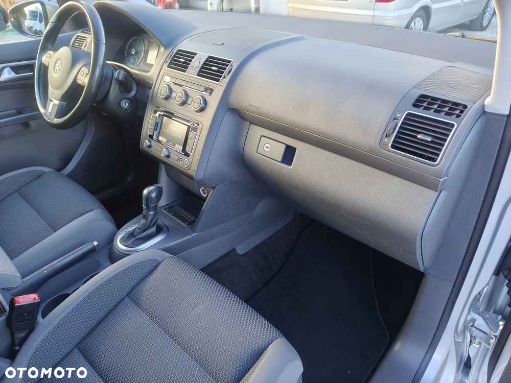 Volkswagen Touran - 22
