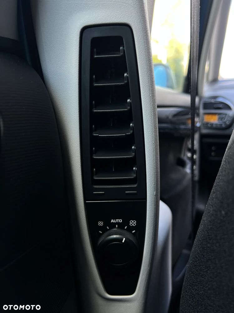 Citroën C4 Picasso - 25