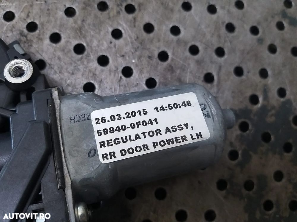 Motoras macara stanga spate toyota verso r2 c14345100 698400f041 - 2