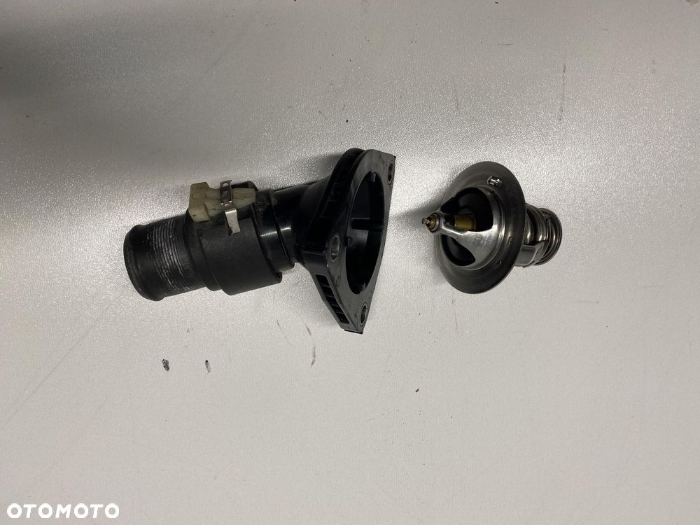 OBUDOWA TERMOSTATU HYUNDAI TUCSON II 2.0 CRDI 15-19 - 3