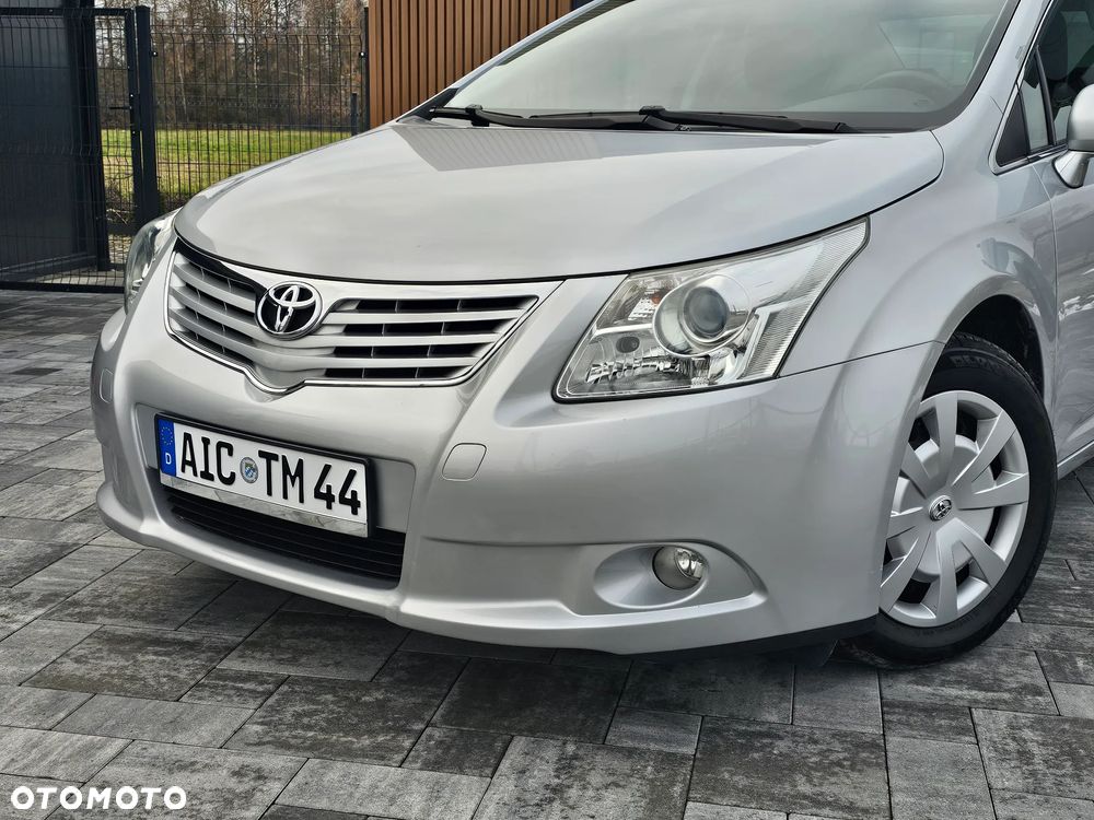 Toyota Avensis 1.8 Comfort - 14
