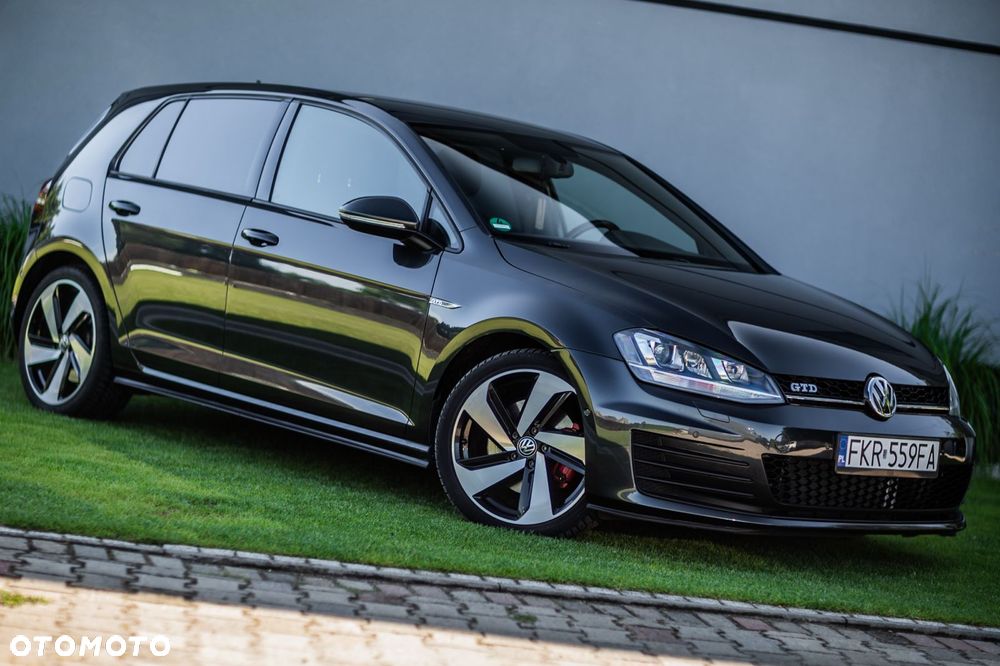 Volkswagen Golf - 6